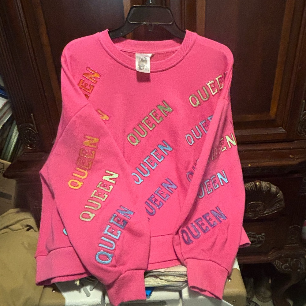 QUEEN OF SPARKLES Pink Sweatshirt with Multicolor Lettering